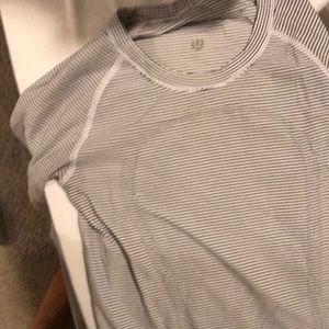 Lulu lemon long sleeve size 4